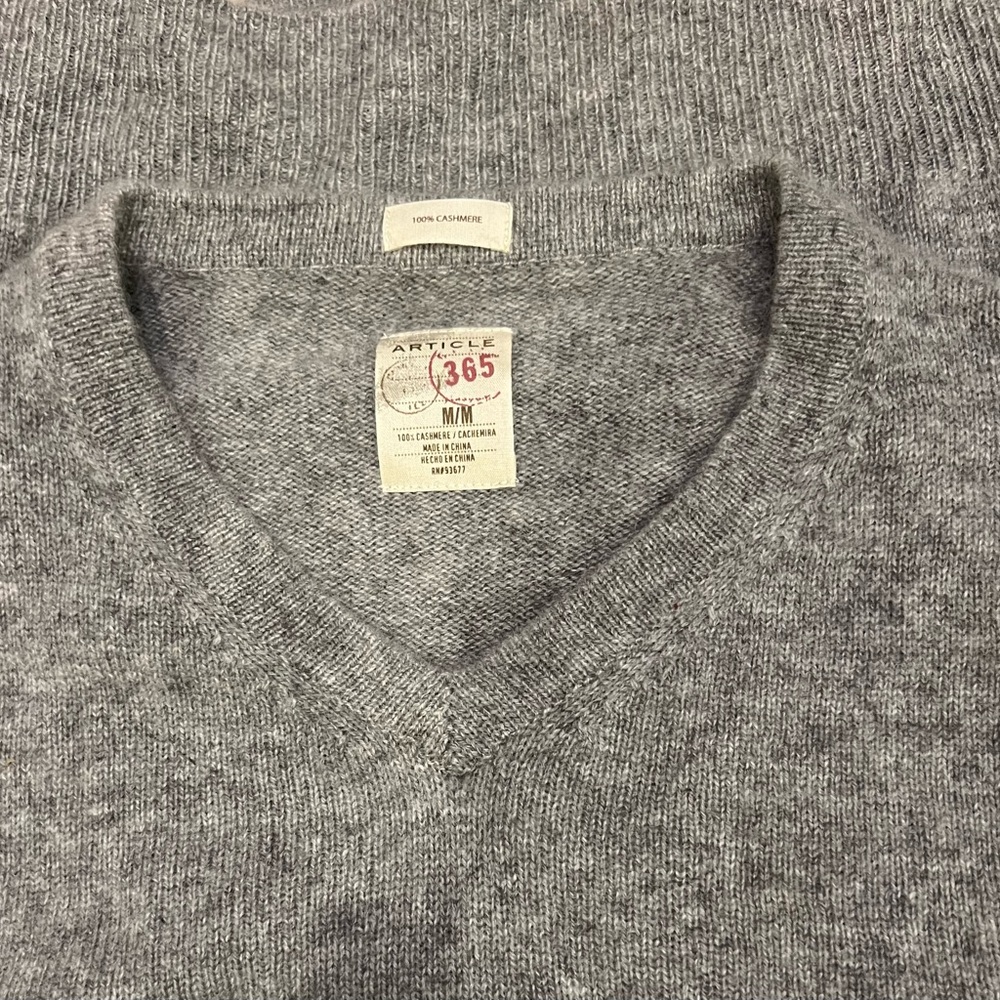 Article 365 100% Cashmere Men's Charcoal V-Neck Sweater — image 5 of 7